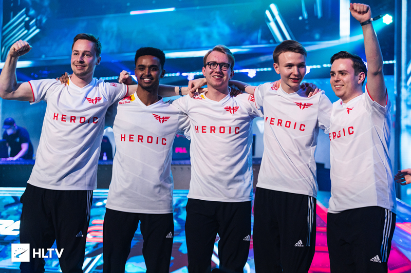 带有一种温 带有一种温